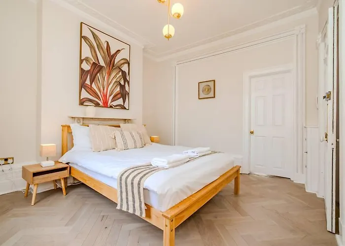 Beautiful Sea View I Spacious One Bed Room Flat I Sleep 4 Guests Bp2